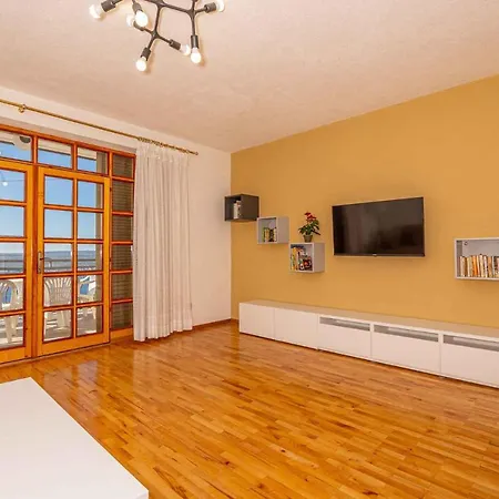 In 43070 Apartment