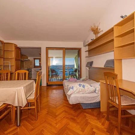In 43070 Apartment Crikvenica
