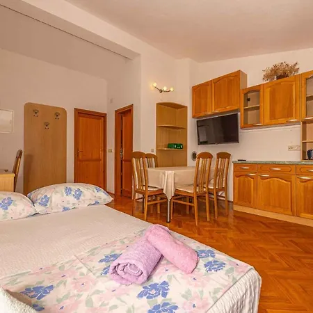 Apartment In 43070 Crikvenica