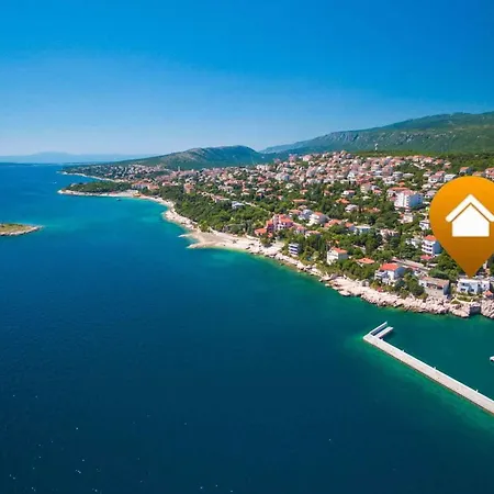 Apartament In 14224 Novi Vinodolski